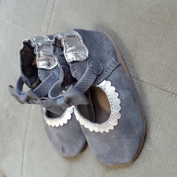 Robeez scallop suede Mary jane crib shoes - Picture 2 of 6